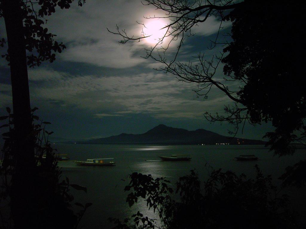 Bunaken Divers Sea Breeze Resort Exterior photo