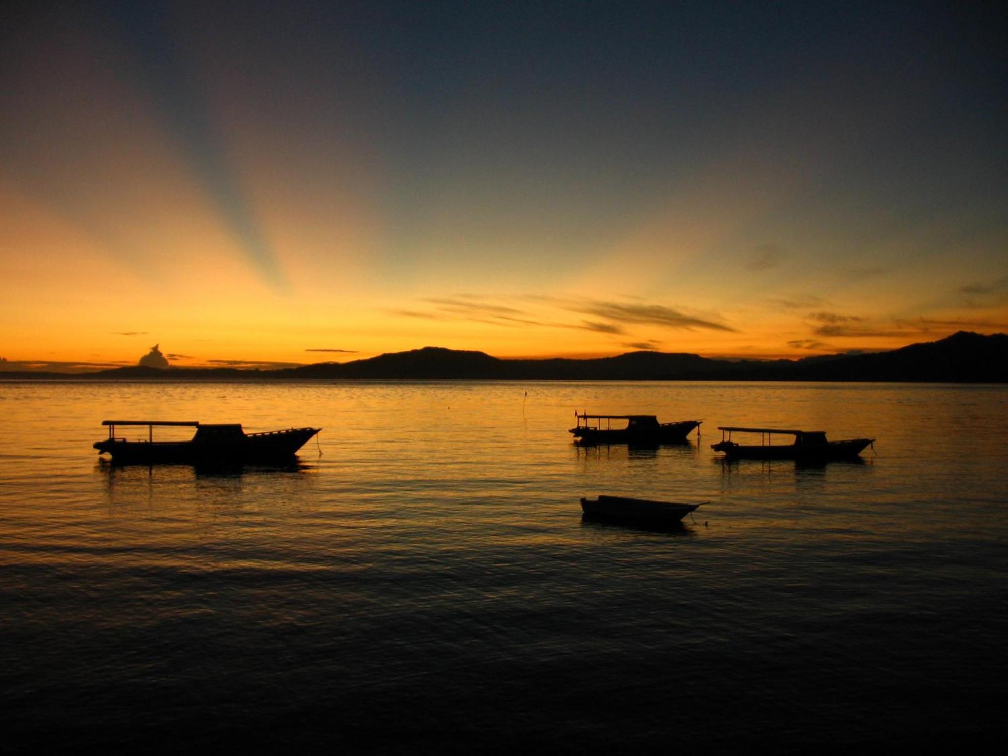 Bunaken Divers Sea Breeze Resort Exterior photo