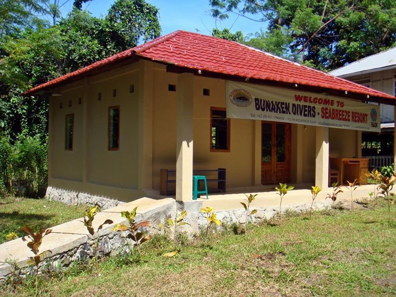 Bunaken Divers Sea Breeze Resort Exterior photo